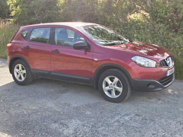 Nissan Qashqai Hatchback, Diesel, 2010, Red