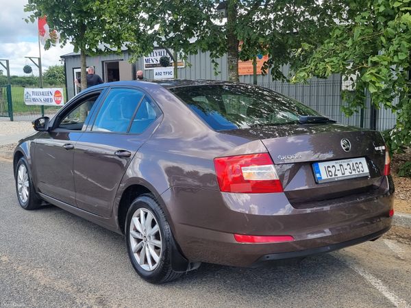 Skoda Octavia Saloon, Diesel, 2016, Brown