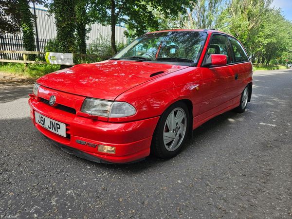 Vauxhall Astra Hatchback, Petrol, 1992, Red
