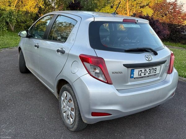Toyota Yaris Hatchback, Petrol, 2012, Silver