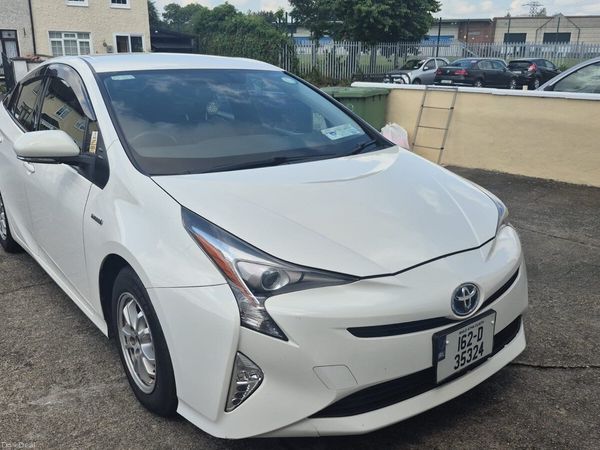Toyota Prius Hatchback, Petrol Hybrid, 2016, White