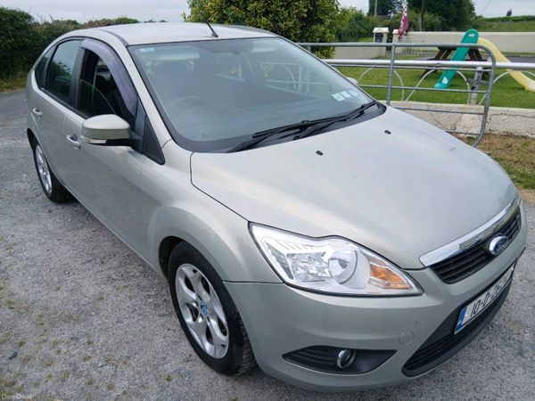 Ford Focus Hatchback, Diesel, 2010, Gold