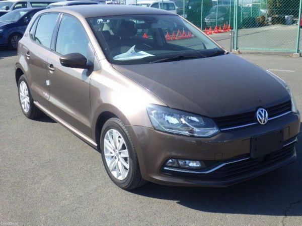 Volkswagen Polo Hatchback, Petrol, 2015, Brown