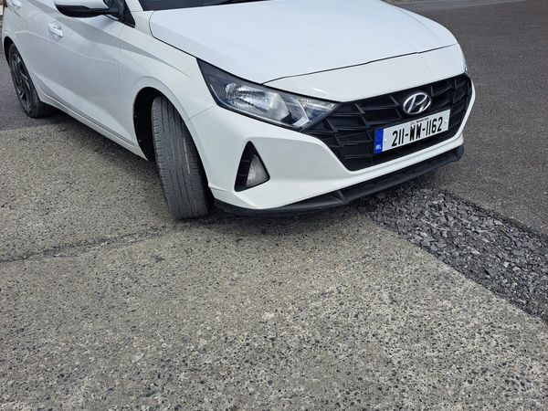Hyundai i20 Hatchback, Petrol, 2021, White
