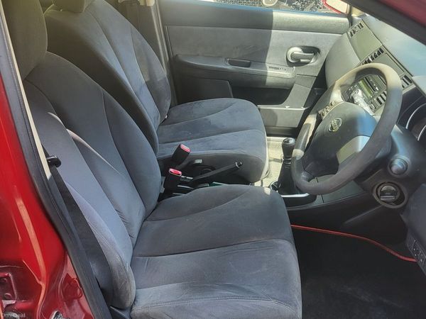 Nissan Tiida Saloon, Diesel, 2011, Red