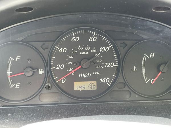 Mazda 323 Saloon, Petrol, 2000, Silver