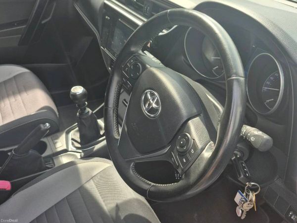 Toyota Auris Hatchback, Diesel, 2016, White