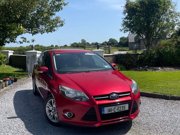 Ford Focus Hatchback, Diesel, 2014, Red