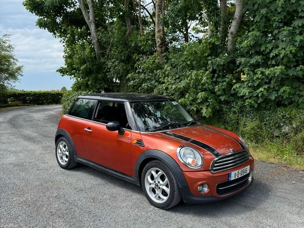 Mini Cooper Hatchback, Diesel, 2011, Orange