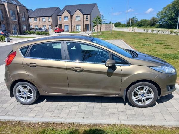 Ford Fiesta Hatchback, Petrol, 2014, Brown
