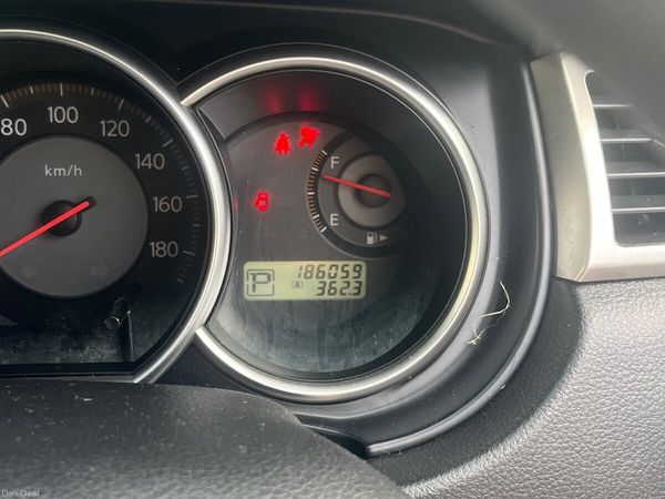Nissan Tiida Saloon, Petrol, 2005, Silver
