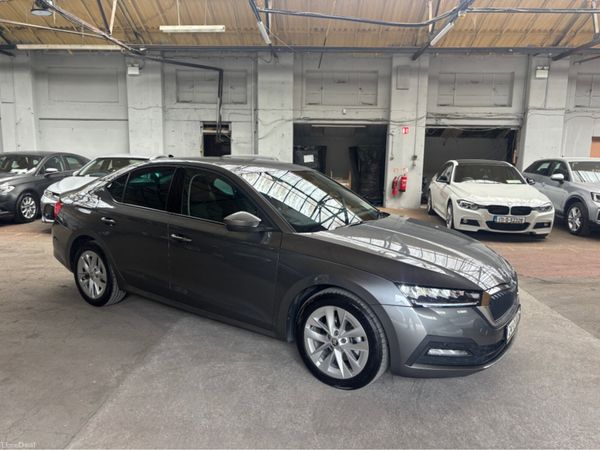 Skoda Octavia Saloon, Diesel, 2024, Grey