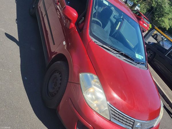 Nissan Tiida Saloon, Diesel, 2011, Red