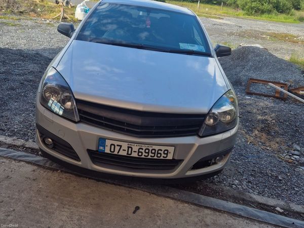 Opel Astra Hatchback, Petrol, 2007, Silver