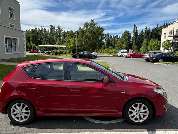 Hyundai i30 Hatchback, Diesel, 2011, Red