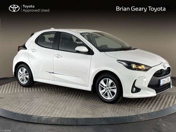 Toyota Yaris Hatchback, Petrol Hybrid, 2023, White