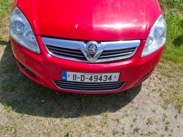 Vauxhall Zafira MPV, Diesel, 2011, Red