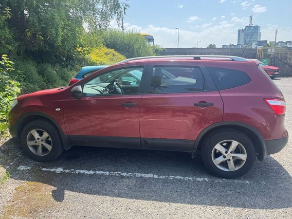 Nissan Qashqai+2 MPV, Diesel, 2013, Red