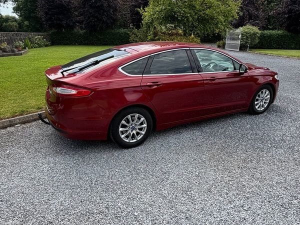 Ford Mondeo Hatchback, Diesel, 2015, Red