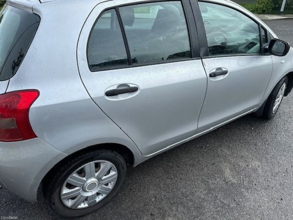 Toyota Yaris Hatchback, Petrol, 2006, Silver
