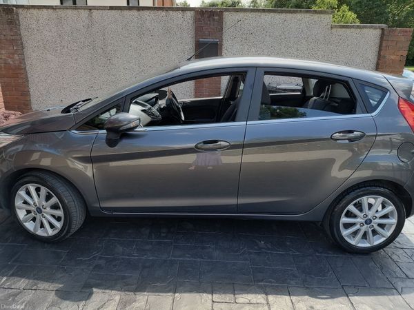 Ford Fiesta Hatchback, Petrol, 2017, Grey