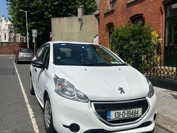 Peugeot 208 Hatchback, Petrol, 2013, White