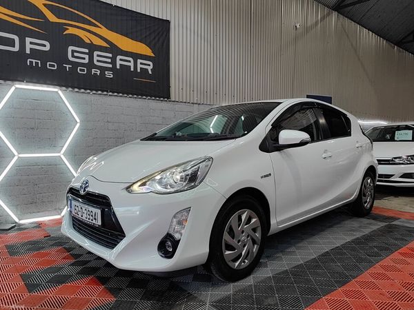 Toyota Aqua Hatchback, Petrol Hybrid, 2015, White