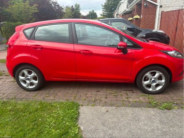 Ford Fiesta Hatchback, Petrol, 2011, Red