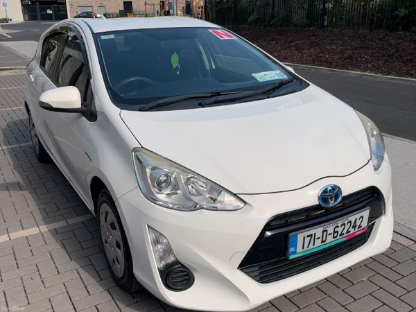 Toyota Aqua Hatchback, Petrol Hybrid, 2017, White