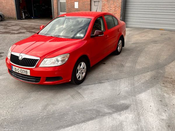 Skoda Octavia Hatchback, Diesel, 2010, Red