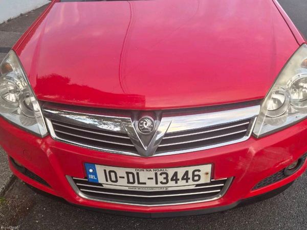 Vauxhall Astra Hatchback, Diesel, 2010, Red
