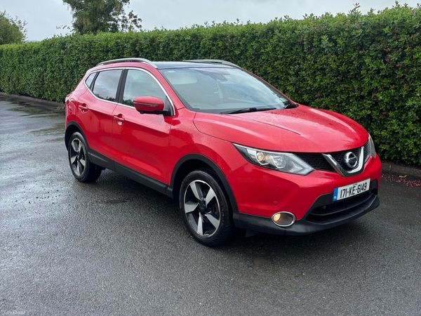Nissan Qashqai SUV, Diesel, 2017, Red