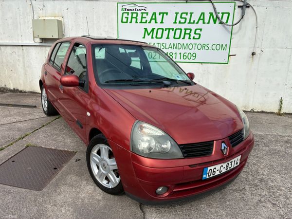 Renault Clio Hatchback, Petrol, 2006, Red