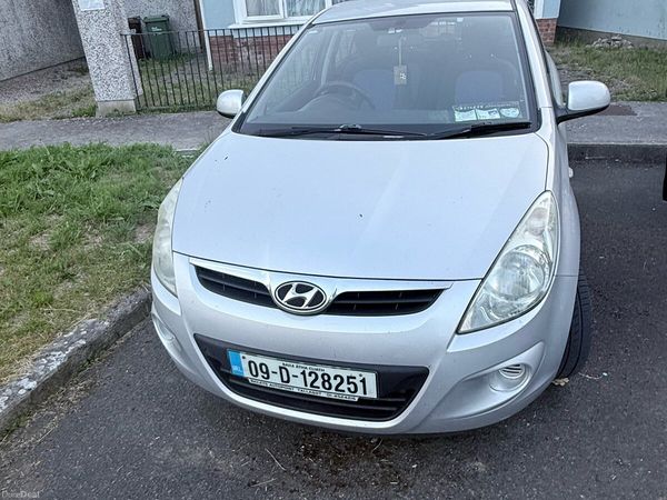 Hyundai i20 Hatchback, Petrol, 2009, Silver