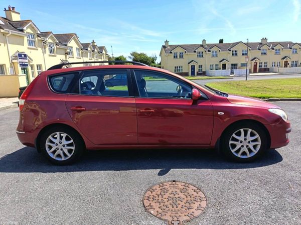Hyundai i30 Estate, Diesel, 2009, Red