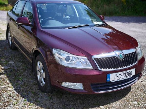 Skoda Octavia Saloon, Diesel, 2011, Red