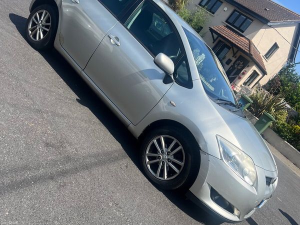 Toyota Auris Hatchback, Diesel, 2009, Silver