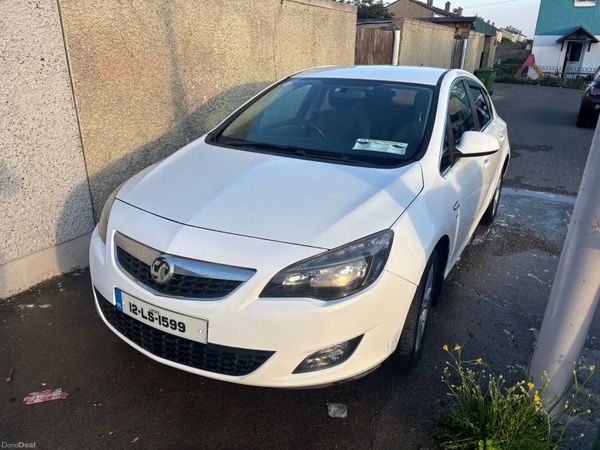 Vauxhall Astra Hatchback, Diesel, 2012, White