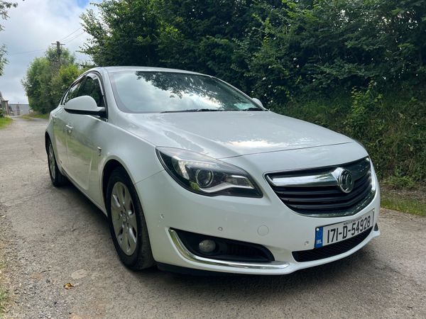 Vauxhall Insignia Hatchback, Diesel, 2017, White