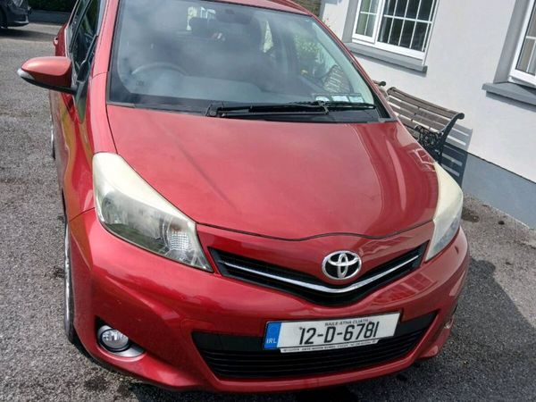 Toyota Yaris Hatchback, Petrol, 2012, Red
