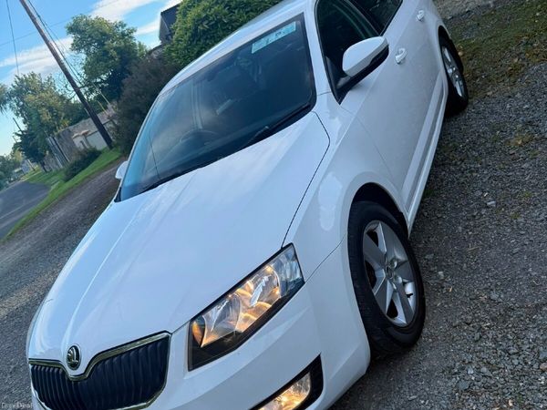 Skoda Octavia Hatchback, Diesel, 2016, White
