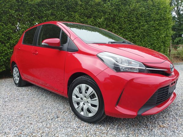 Toyota Yaris Hatchback, Petrol, 2015, Red