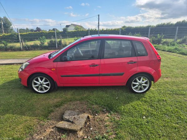 Ford Fiesta Hatchback, Petrol, 2006, Red