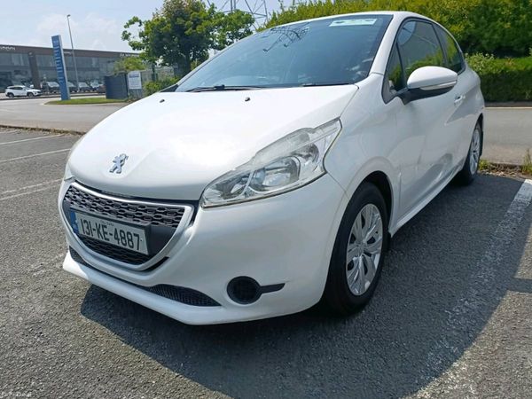 Peugeot 208 Hatchback, Petrol, 2013, White