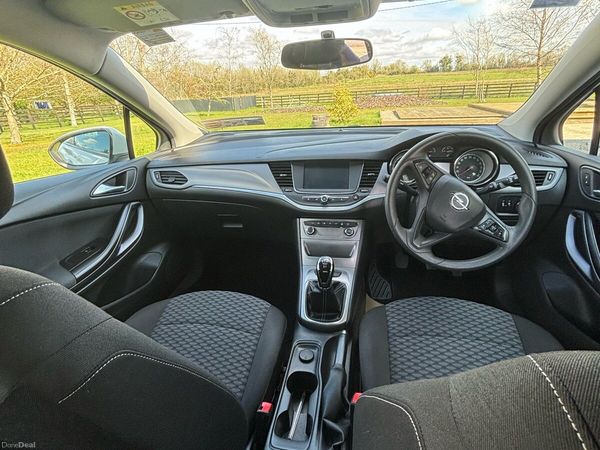 Opel Astra Hatchback, Petrol, 2016, White