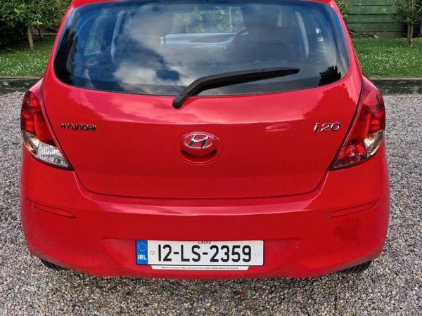 Hyundai i20 Hatchback, Petrol, 2012, Red