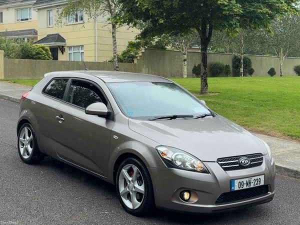 Kia Ceed Hatchback, Diesel, 2009, Beige