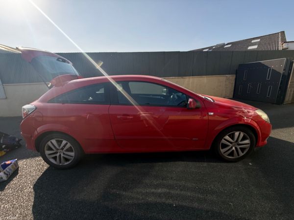 Opel Astra Hatchback, Petrol, 2007, Red