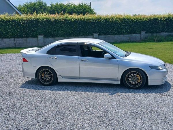 Honda Accord Saloon, Petrol, 2003, Silver