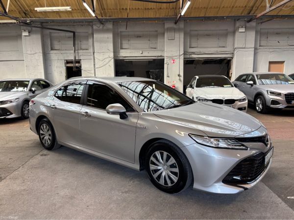 Toyota Camry Saloon, Petrol, 2020, Silver